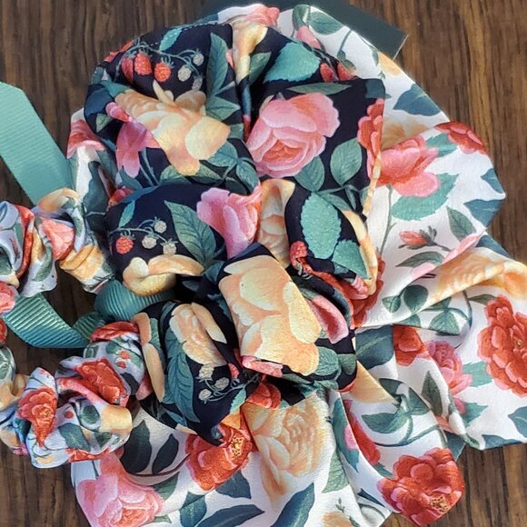 New with Tags Rifle Paper Co. Set of 3 Floral Print Scrunchies - Picture 3 of 4
